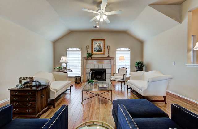 4504 Saratoga Drive Gallery 3