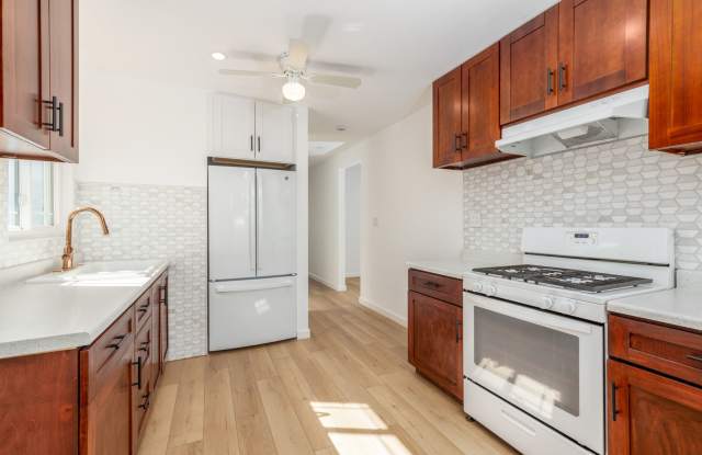 Spacious 3 bedroom, 2 bathroom home in the village of Carlsbad! - 3331 Madison Street, Carlsbad, CA 92008