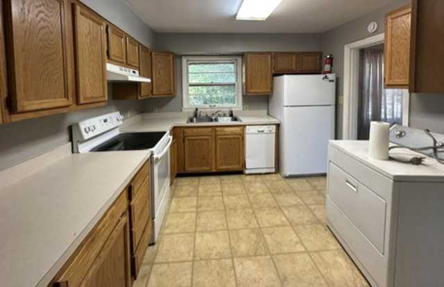 COMING SOON! Lovely 3 BR House near Clays Mill! Off-Street Parking, Convenient Location! Gallery 3
