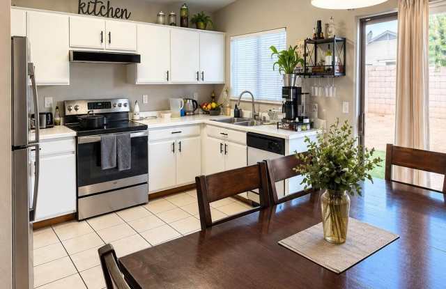8634 W MARIPOSA Drive Gallery 2