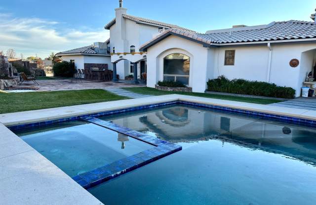 Move in Special Luxury 4 bedroom 4.5 bathroom w/Pool, Comfort, and Functionality. Premium Listing! photos photos