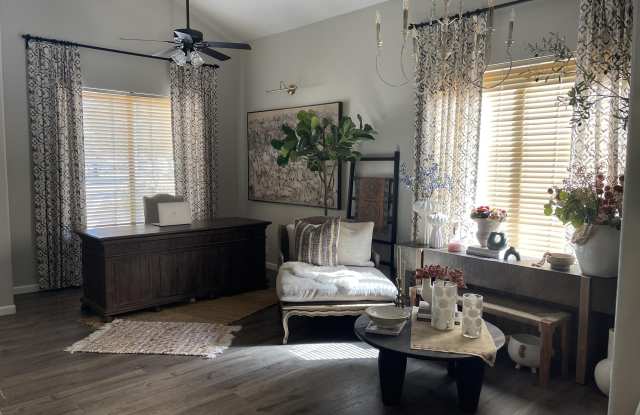 8907 W QUAIL Avenue Gallery 2