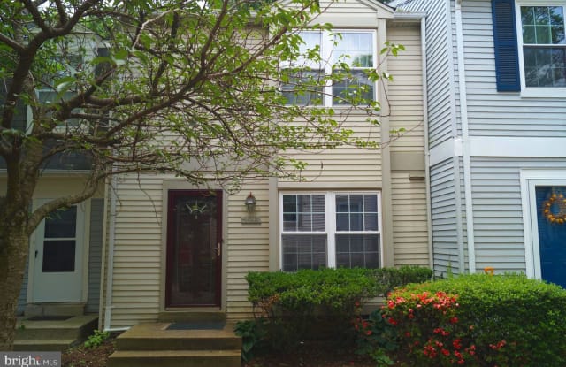 5884 BRIDGETOWN COURT - 5884 Bridgetown Court, Burke Centre, VA 22015