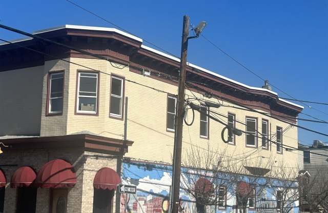 1022 BROADWAY Gallery 2