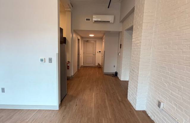 Dewitt Block, Rare 2 Bed/1 Bath Apartment Available Immediately - $1,866 - ALL UTILITIES INCLUDED Gallery 4