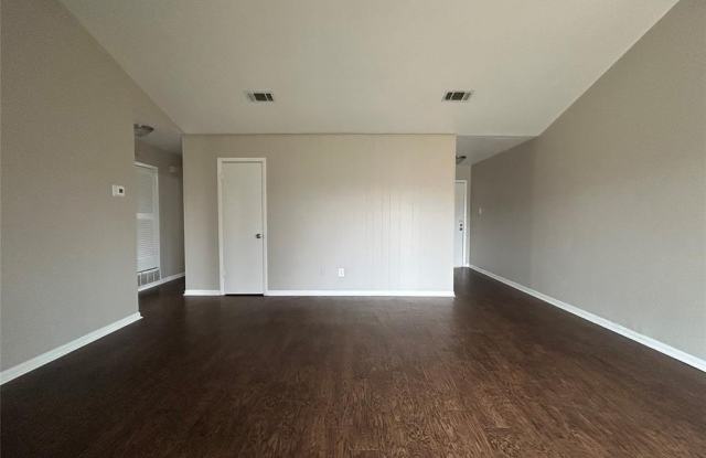4805 Fair Park Boulevard Gallery 4