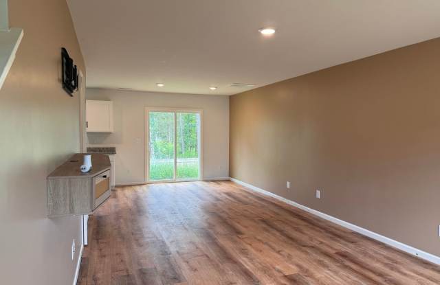 2 STORY 3 BED, 2.5 BATH HOME LOCATED IN DENTON!! Gallery 3