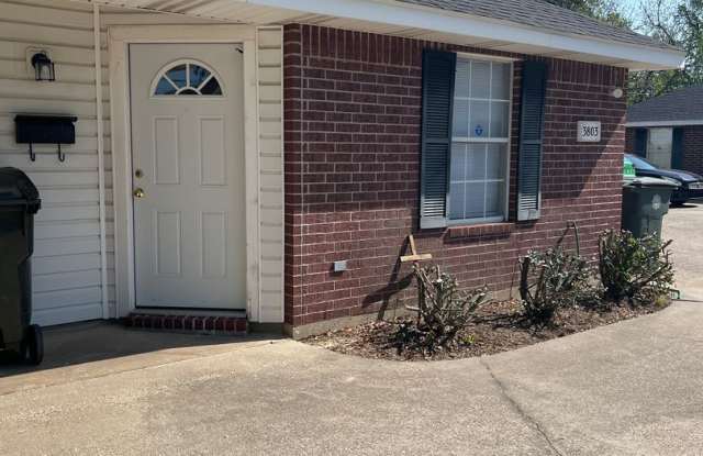 2 bedroom 2 bath Duplex for lease right off common street photos photos