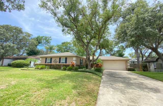 Wekiva home ready for move in! 3B/2B, 2 separate living areas, large yard. A+ schools!! photos photos