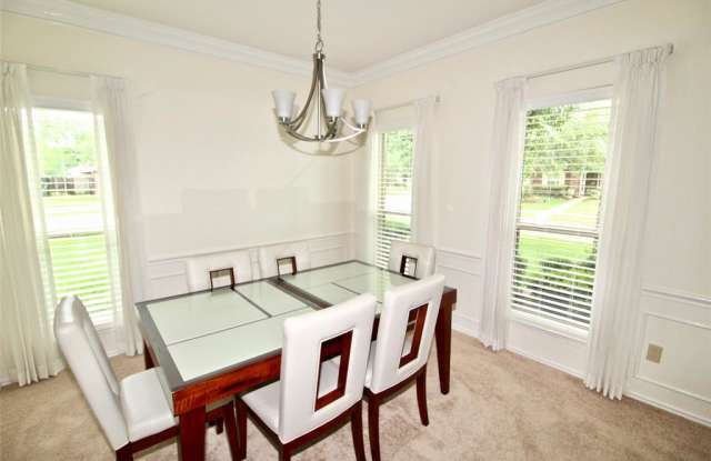 1131 Woodside Court Gallery 4