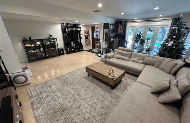14623 Weddington Street photos photos