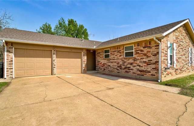 4 Bed 2 Bath-South Gate Addition of Moore, OK photos photos