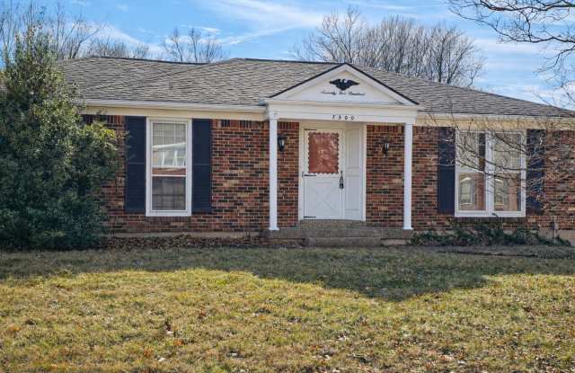 SPACIOUS 3 Bedroom, 2 bathroom home with basement and garage photos photos