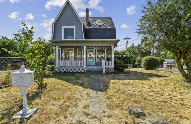 DEPOSIT SPECIAL! Discover Rustic Charm and Make Your Own History A Reality! Built in 1900s!! Brand New A/C is coming soon! - 14507 Southeast Arista Drive, Oak Grove, OR 97267
