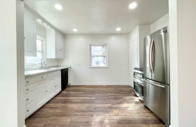 Stunning 4 Bedroom House in Richfield! photos photos