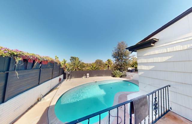 Spacious 5 Bedroom 3 Bath House on Prime Dorothy Way - POOL!! (Lease out, pending signatures. Check back in a few days!) Gallery 4