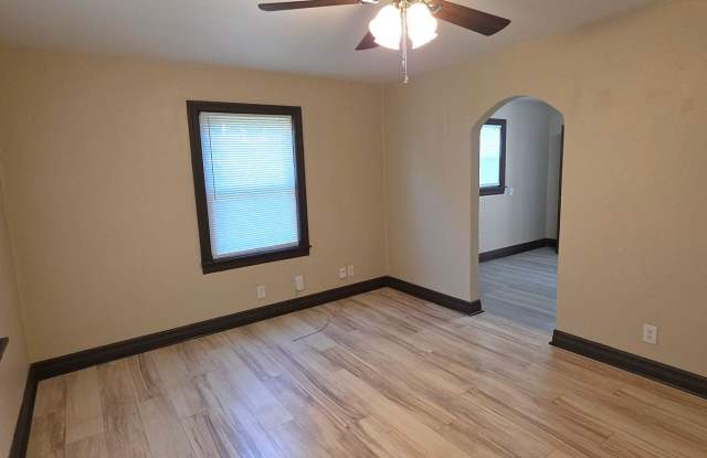 Totally updated!  2 Bedroom 1 Bath home! $825! Gallery 3