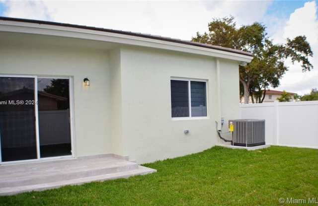 1517 Southwest 65th Place Gallery 2