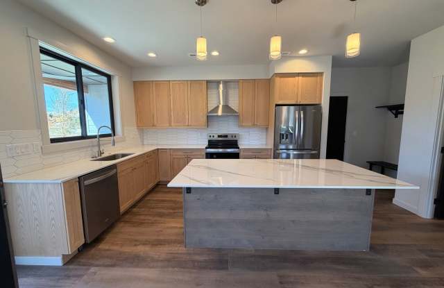 Now renting 4 bedroom House, 3 bathroom- Move-in Special Half off 1st months rent Gallery 3