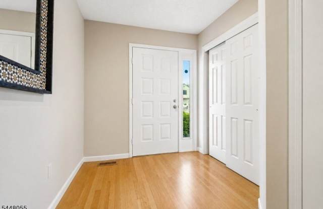 606 Park Pl Gallery 3