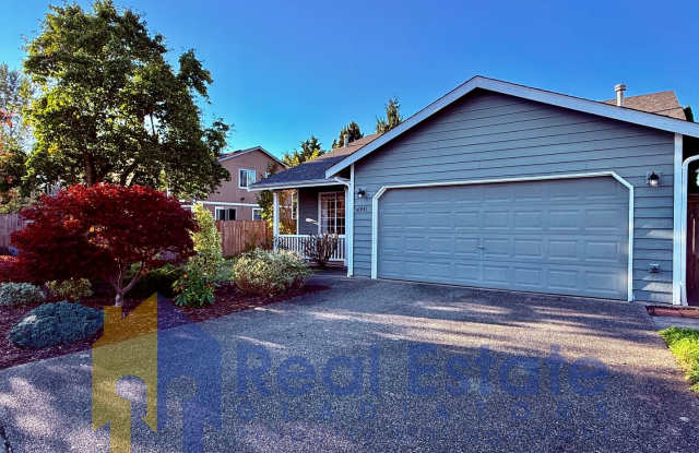 Charming 3 bed + bonus, 2 bath rambler - Monroe Gallery 4
