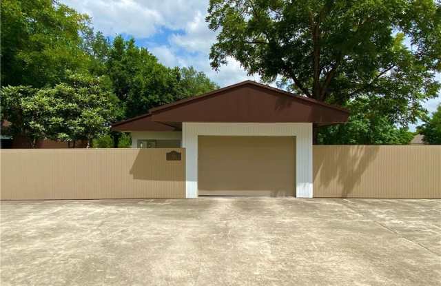 725 Lakeview Trail Gallery 1
