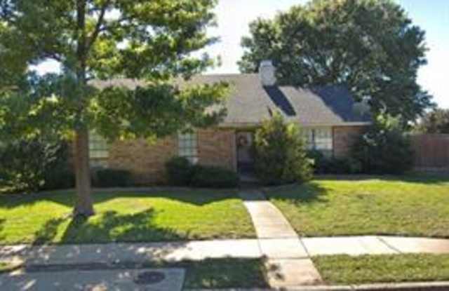 1300 Springview Drive Gallery 4