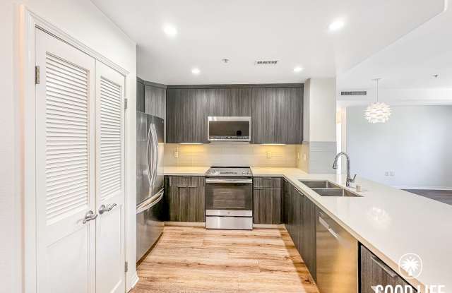 Luminous 3BD/2BA Corner Unit in Little Italy with City Views, W/D & Private Balcony photos photos