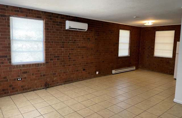 3 Bed, 1 Bath brick home located in Highpoint! Gallery 3