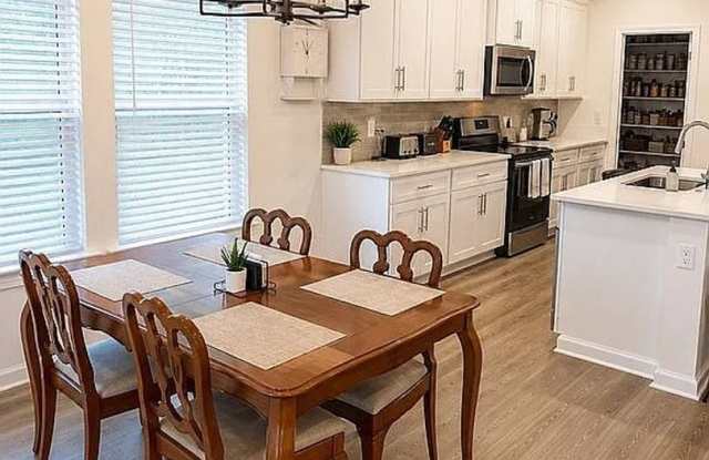 Spacious 4BR House in Clarksville Gallery 4
