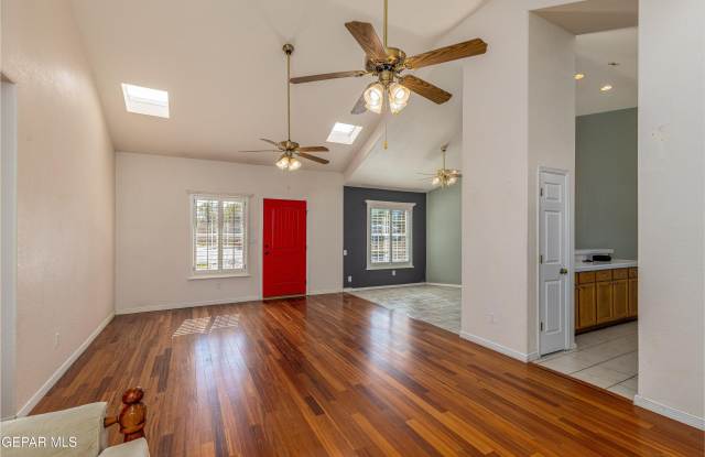 4628 KING ARTHUR Court Gallery 2