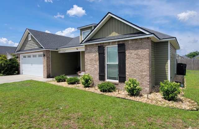 Modern 4BR Home with Screened Porch, Granite Kitchen & Fenced Backyard photos photos