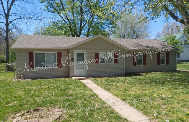 1820 South Beacon Avenue - 1820 South Beacon Avenue, Sedalia, MO 65301