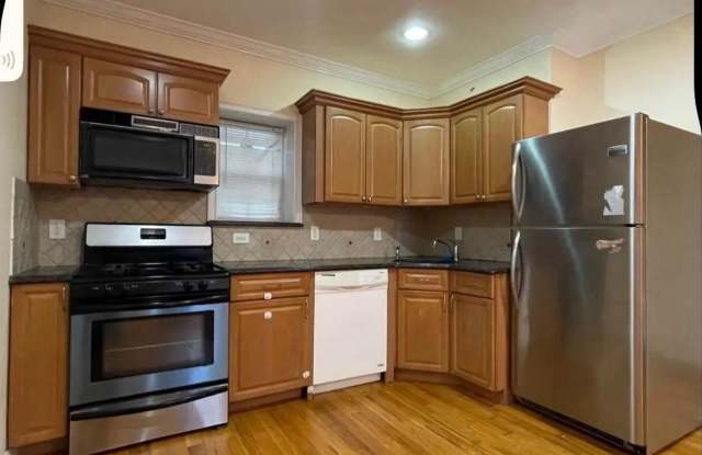 286 MANHATTAN AVE photos photos