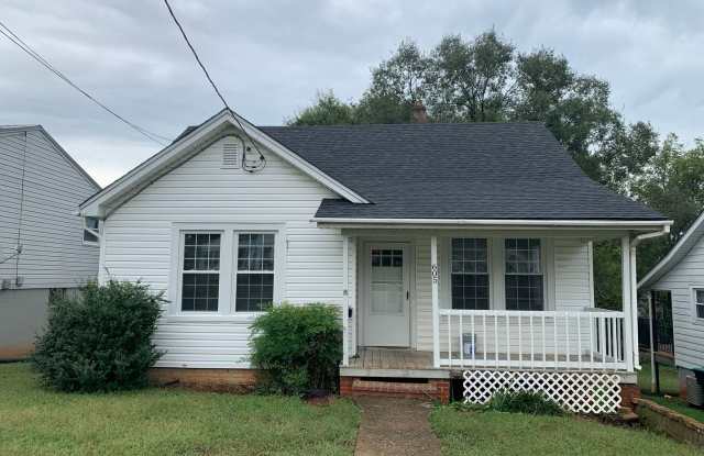 One Level House with Back Deck - 605 Newberne Street, Lynchburg, VA 24501