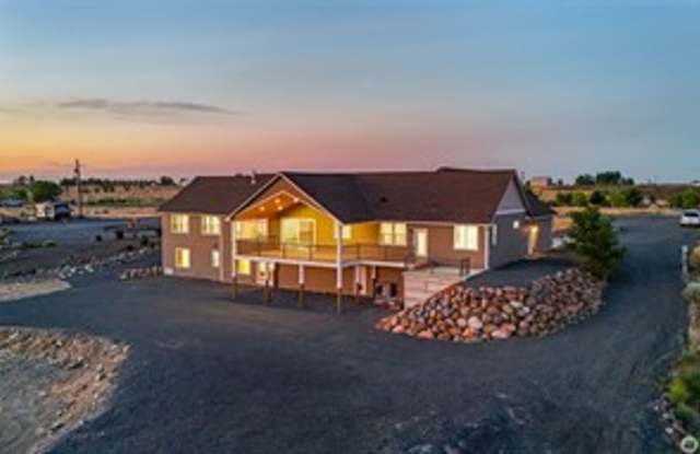 Lakefront Property on 2.5 acres Gallery 1
