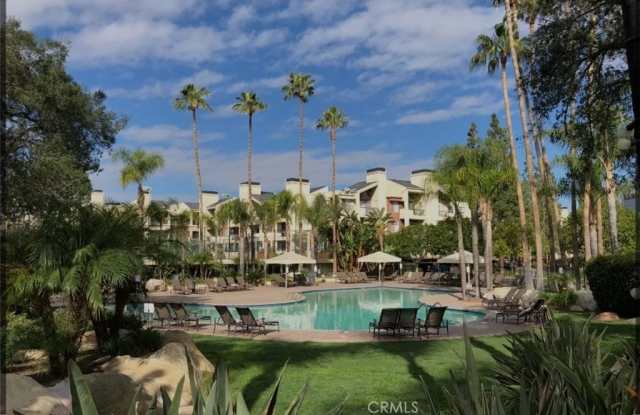 5530 Owensmouth photos photos