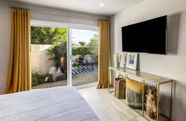 1742 Sunnydale Plz Gallery 1