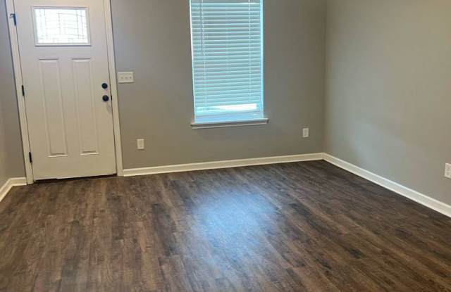 Newly built homes in Duenweg that have so much character! 3 bed/2 bath, one car garage, stainless steel appliances, covered back patio, and close to town! Gallery 3