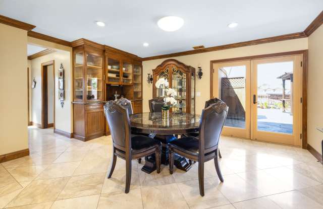 401 Holmwood Dr Gallery 4