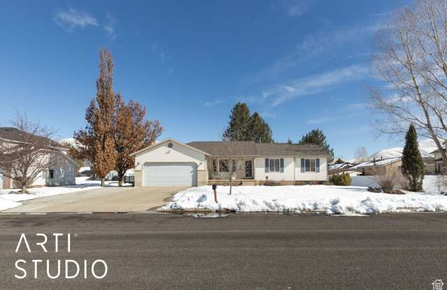 Spacious 5-Bedroom Home in Morgan – $500 Off First Month’s Rent! photos photos