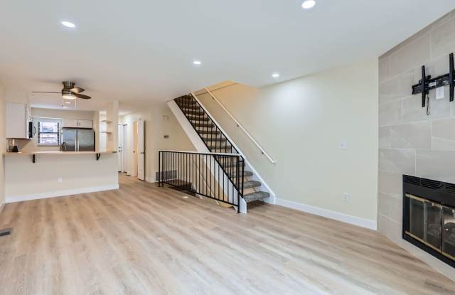 Bright  Updated 2-Bedroom Townhome with Bonus Basement Space in Lakewood! photos photos