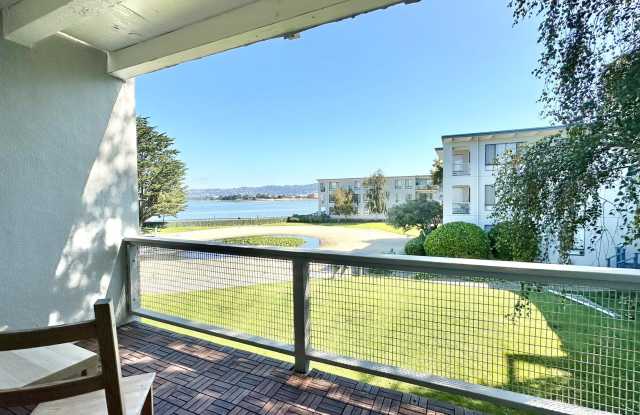 Lovely and Spacious Condo with a Water/Lagoon View and Resort Style Amenities! - 8 Admiral Drive, Emeryville, CA 94608