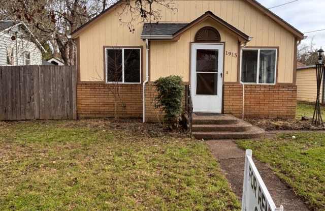 South Corvallis 2 Bedroom Home with Fenced Yard! - 1915 Southeast Debord Street, Corvallis, OR 97333
