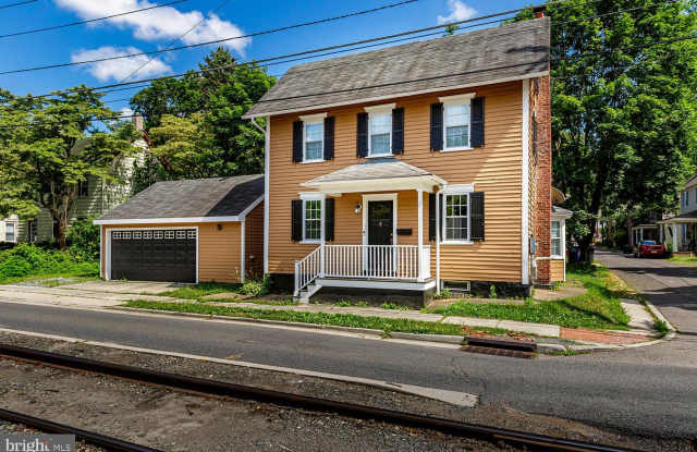 32 E 3RD ST - 32 West 3rd Street, Moorestown-Lenola, NJ 08057