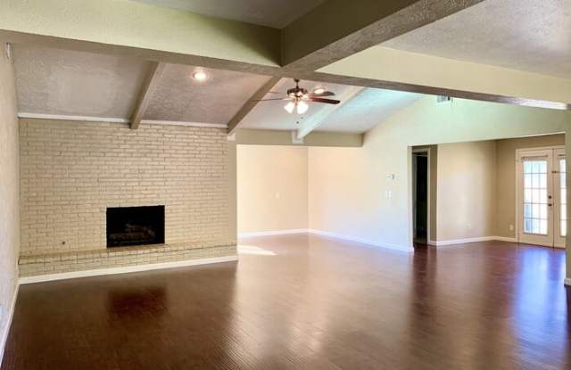 2008 Midcrest Drive Gallery 2