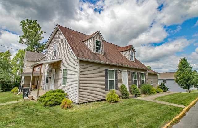 Located in Wiles Hill - Large 4 Bedroom House - Available 8/05/2026 - 320 Raymond Street, Morgantown, WV 26505