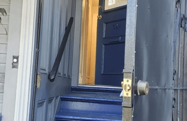 1041-1059 Broadway Street Gallery 3