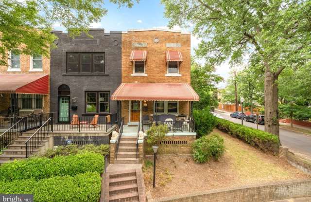 35 SHERMAN CIRCLE NW photos photos