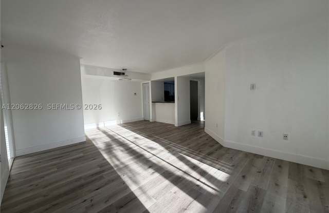 20681 NE 4th Pl Gallery 3